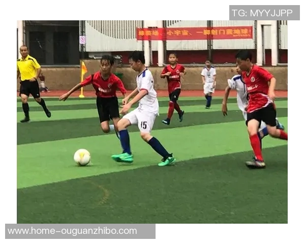 上海足球比赛激情四溢球迷齐聚见证绿茵场上的荣耀与梦想