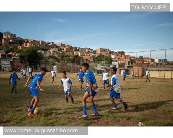 足球十号的传奇之路:从绿茵场的梦想到世界舞台的辉煌